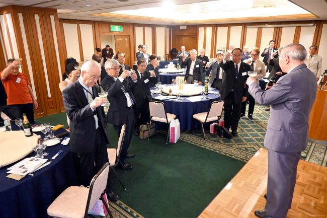 【写真】福田会長を再任　ワイン飲み交流　東京十勝池田会