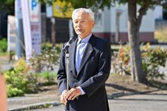 あいさつする帯広地区防犯協会連合会の砂川会長