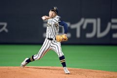 【準々決勝・白樺学園―士別翔雲】５回３安打無失点で抑えた白樺学園の先発・村端勇心