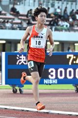 【Ｕ１８男子３０００メートル・決勝】８分４９秒７５で１９位の梅津雄飛（白樺学園高）