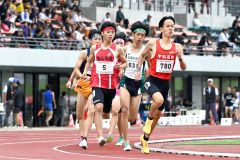 【Ｕ１８男子８００メートル・予選２組】１分５５秒２１で組７位に終わった山田和生（帯柏葉高、ゼッケン５）