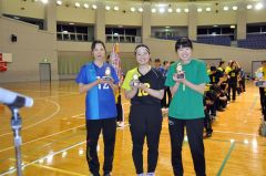 本別クラブ初Ｖ　勝毎社コカ・コーラ杯争奪全十勝ママさんバレー 7