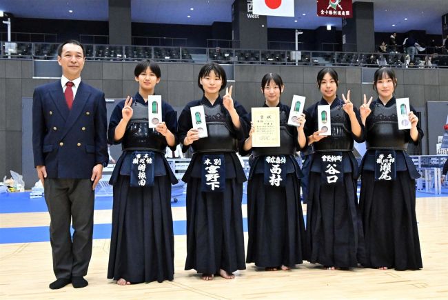 十勝Ａが中学女子３位　十勝大平原全道少年剣道錬成大会