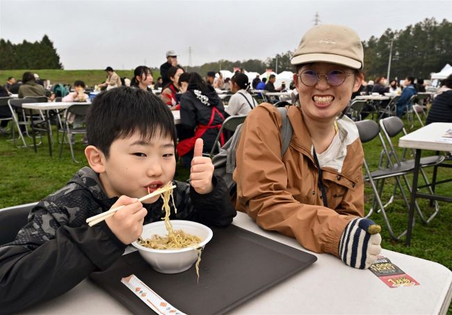 ご当地麺食べ比べ！音更で「ら～麺村」１９日まで