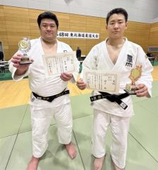 個人戦で準優勝した（左から）岩谷優太と３位の村上衛