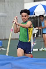【U16男子棒高跳・決勝】4メートル超えに挑む唯野虎徹(本別中)