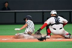 白樺学園、北照との決勝へ 準決勝で立命館慶祥に8―1 高校野球秋季道大会 16