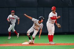白樺学園、北照との決勝へ 準決勝で立命館慶祥に8―1 高校野球秋季道大会