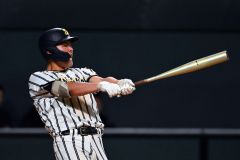 白樺学園、北照との決勝へ 準決勝で立命館慶祥に8―1 高校野球秋季道大会 9