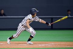 白樺学園、北照との決勝へ 準決勝で立命館慶祥に8―1 高校野球秋季道大会