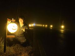 沿道にハロウィーンの「魔除けちょうちん」 音更メロディーライン