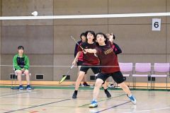 女子個人戦ダブルスを制した帯一の（右から）齊藤優利奈・木村妃伽組
