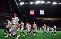 【決勝・白樺学園―北照】０―２で惜しくも敗れ、涙をのむ白樺学園ナイン