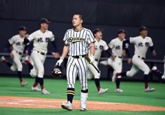 白樺学園、頂点まであと一歩　秋季高校野球道大会決勝 21