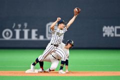 ２回１死一塁、北照の犠打を白樺学園の玉手瑛斗投手が二塁へ好送球。後藤健遊撃手がベースカバーに入り、一塁走者を封殺する