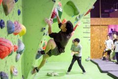 オープン男子で優勝した越智さん(The Climbing Worms提供)