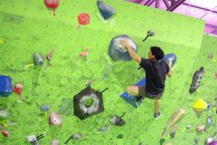 オープン男子で優勝した越智さん(The Climbing Worms提供)