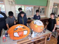 帯広七中生がカボチャのオブジェ制作~こぼれ話