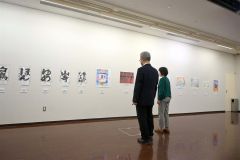 渡辺さん池田さんが最高賞　２７日までＭＯＡ美術館帯広児童作品展 4