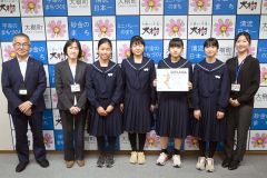 大樹中の吹奏楽部と陸上部の生徒 全道大会の結果を報告