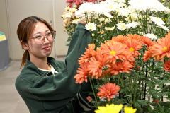 帯広菊花同好会で初の20代入会 幕別の豊吉晴海さん