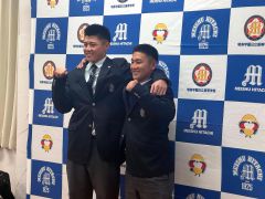 中日ドラゴンズから4位指名を受け笑顔を見せる音更町出身の能戸輝夢(学校提供)
