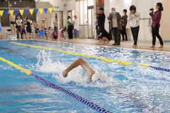 競技に全力で挑む団員ら
