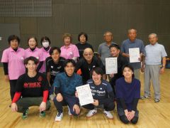 ボッチャ上位入賞チーム。（前列から）優勝の音更Ｂ、準優勝の本別Ａ、３位の池田Ａと同Ｂ