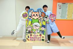 決勝に進出する帯広市学校給食センターの辻陽介栄養教諭（右）と桑嶋澄江調理員。