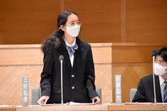 3グループに分かれ、「空き家のリニューアル」や「子育て支援の充実」などを提案した
