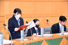 3グループに分かれ、「空き家のリニューアル」や「子育て支援の充実」などを提案した