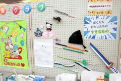 個性豊かな作品が並ぶ会場