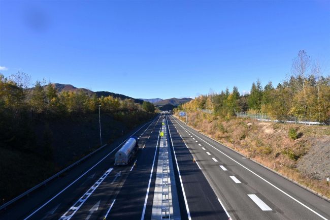 道東道4車線化、11月供用区間の現場公開 延長約8キロ