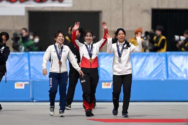 堀川が女子3000m制す、高木は女子500mと3000mで2位 全日本距離別スケート第1日