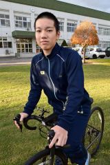 ロードバイクで日々トレーニングに励む上田弘法（うえだ・ひろのり）さん