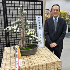 帯広市長賞を受賞した作品と木村さん