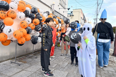 電信通り商店街でハロウィーンパレード 6