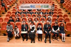 渡辺莉々奈さん（大空学園）ら表彰　ＭＯＡ美術館帯広児童作品展