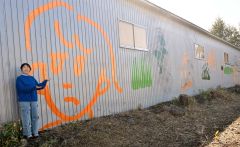 地域の景観を壁画に　美術家の泉さんが上士幌で描く