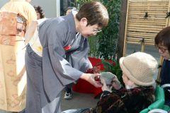 会場には「日本庭園・野だてコーナー」も開かれている(助川かおる通信員撮影)