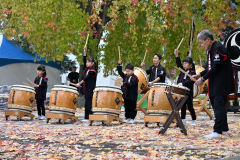 太鼓を演奏する本別義経太鼓保存会