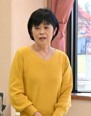 あいさつする若菜代表