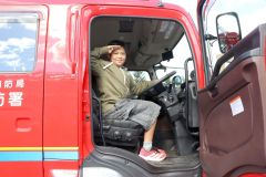 消防車との綱引きも　清水消防署で「防火フェス」