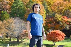 ＢＥＡＮＳのＴシャツを着こなす小林さん