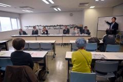 各班とも活発な意見貢献が行われた（写真は経済文教班）