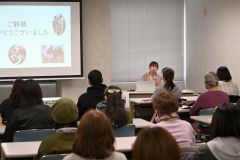 聴講者の質問に答える山口さん