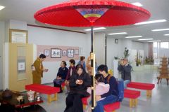 お茶会を楽しむ来場者
