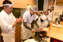 源すしでシンガポール旅行者が「すし握り体験」 本別