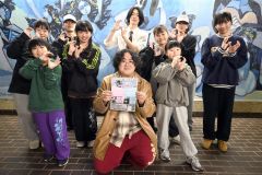 ダンス無料体験会の参加を呼び掛けるチビユニティの小林さん（前列右から２人目）