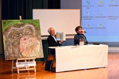 自閉症のアーティスト石村嘉成さん親子が道内初講演 作品制作も披露